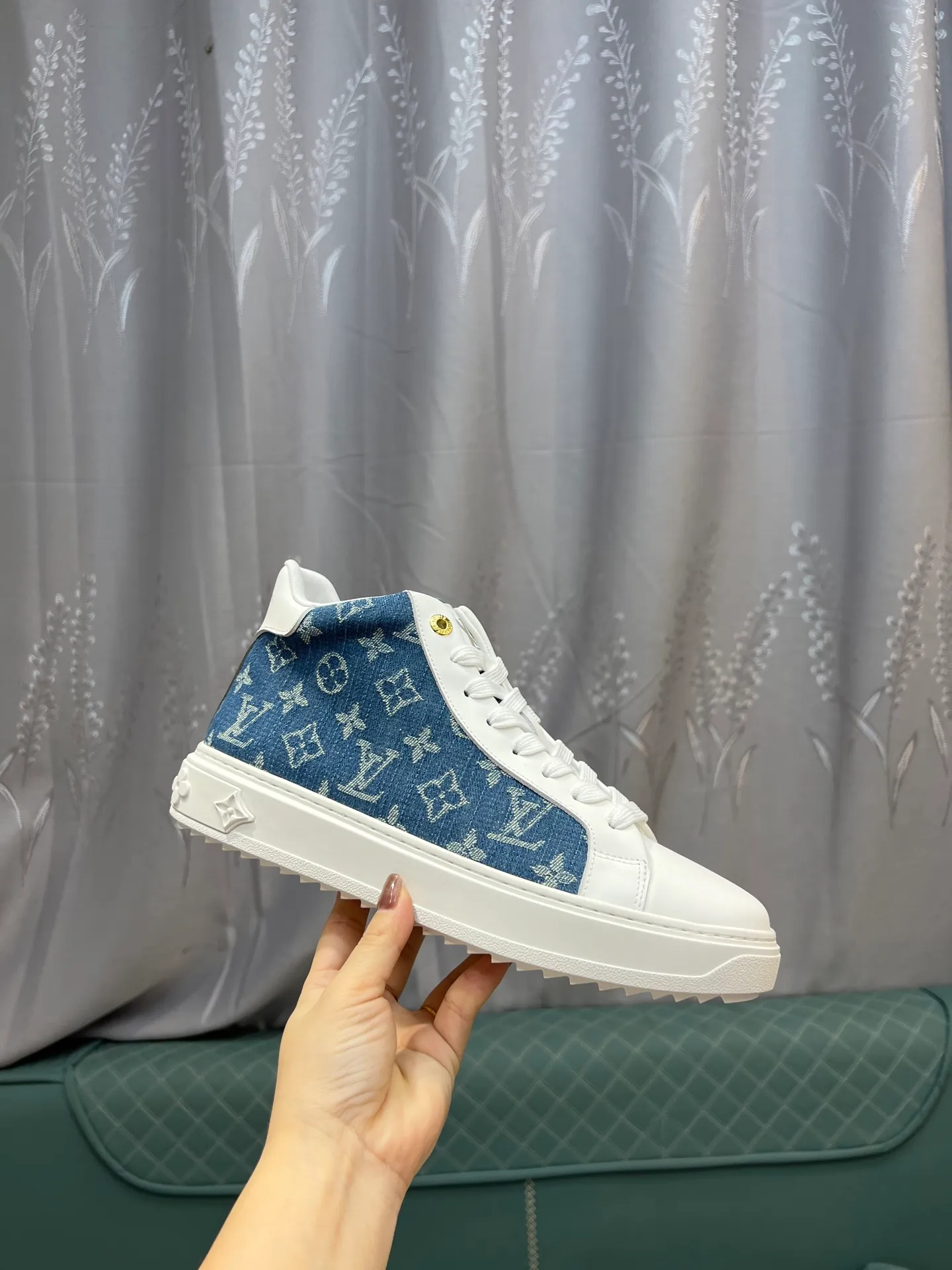 Men's shoes 💰560 LV Louis Vuitton. The latest fashionable casual shoes are popular in physical stores. New spring and summer comfortable imported cowhide, cowhide mesh, unique jacquard fabric element design. With sheepskin lining, Lv original base, [sun][sun] high-end packaging and high quality💪Details determine quality, welcome to compare🇮🇹Code number 38-44, 45 can be customized